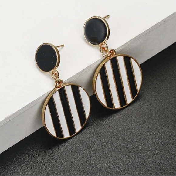 BLACK🖤WHITE CIRCLES💙💎💲FIRM🛍➕BUNDLE 4 DISCOUNT - Picture 6 of 8